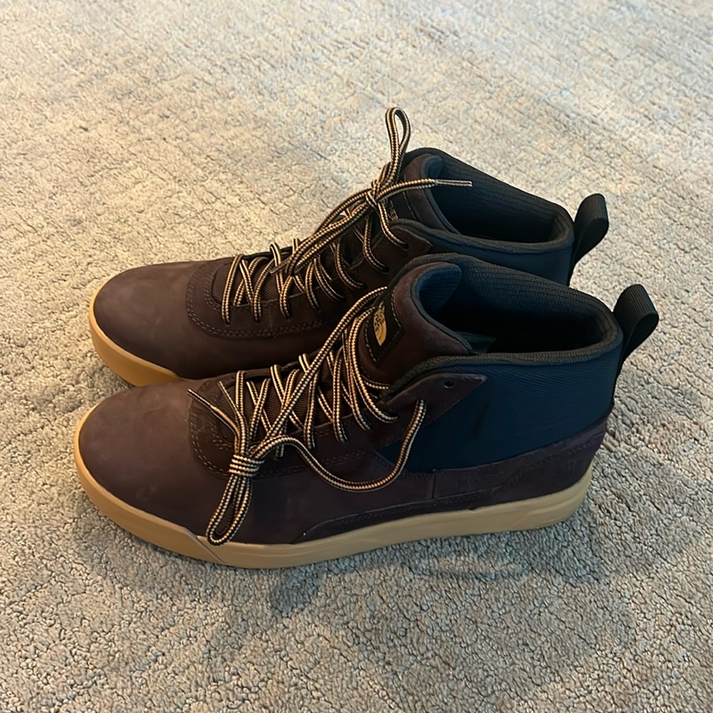 NWT North Face Men’s Larimer Mid WP Boots